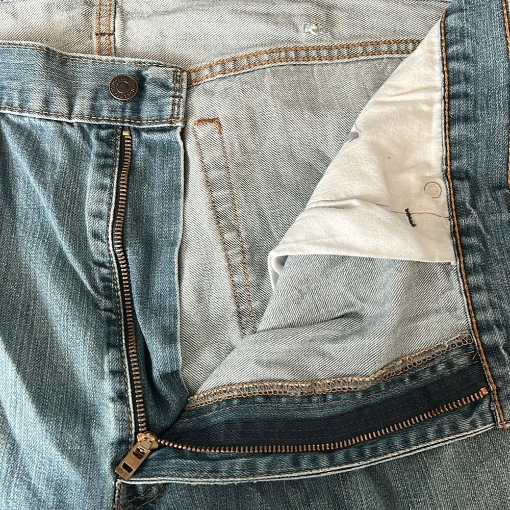 Levi’s 559 Relaxed Straight Leg Cut Off Short Size 42